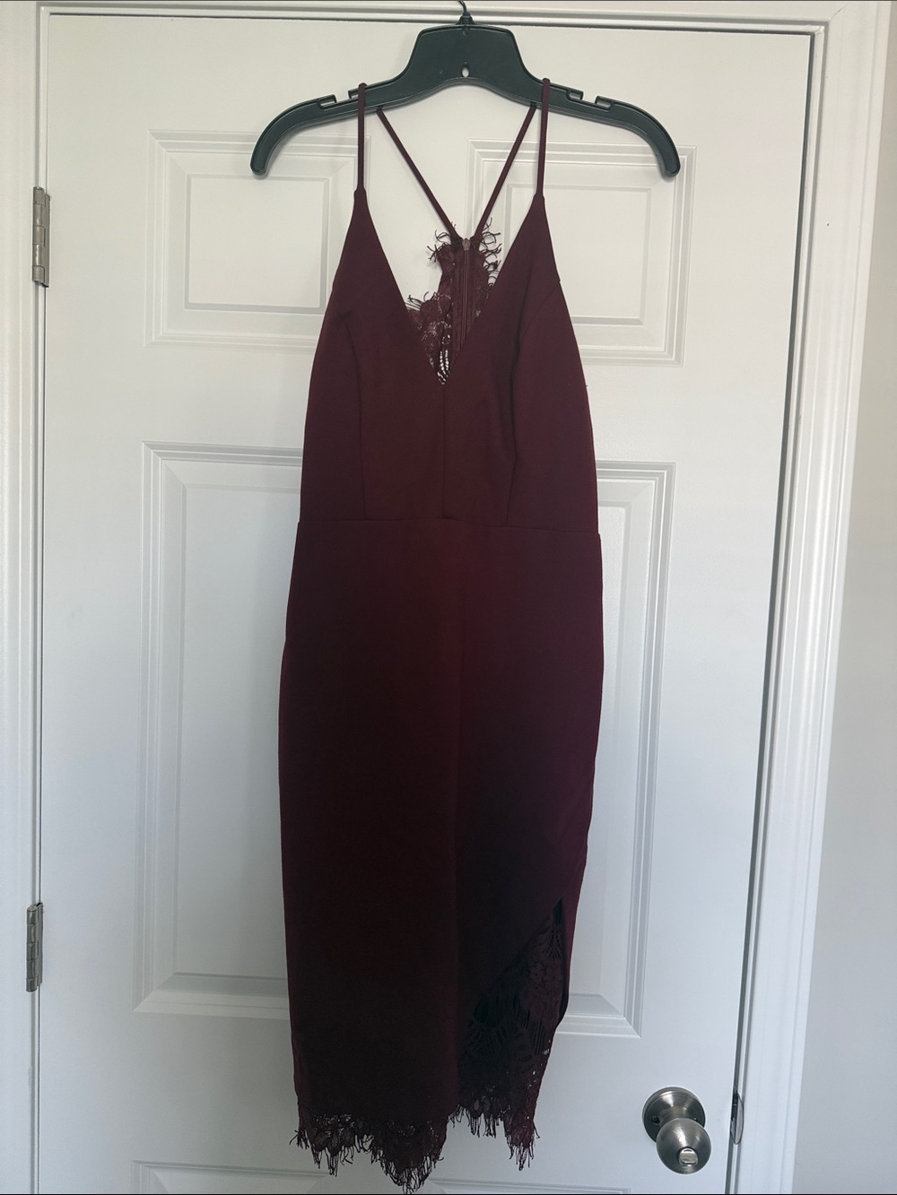 ASTR Sleeveless Lace-Trim Midi Dress in Burgundy
